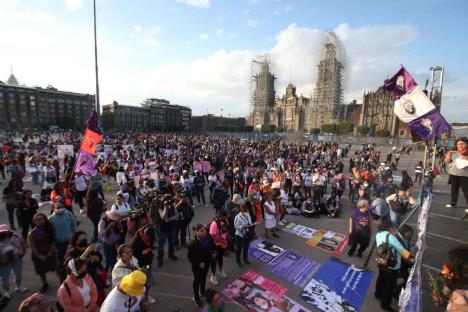 Reportan 3 mil personas en marcha pacífica por el 25N